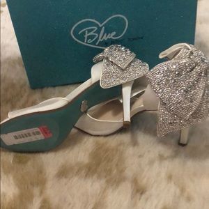 Betsy Johnson blue bottom heels